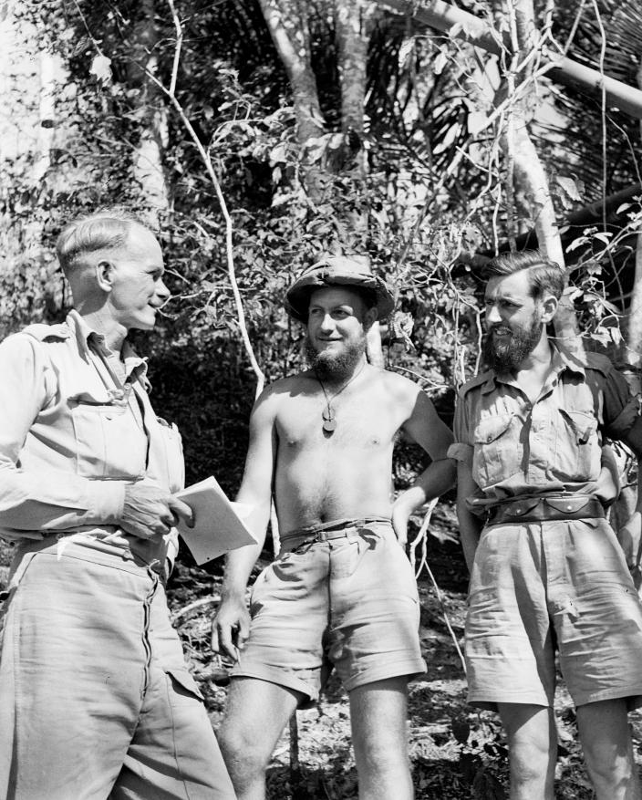 Sparrow Force Commander Lt Col Alexander Spence (left) discusses tactics with In